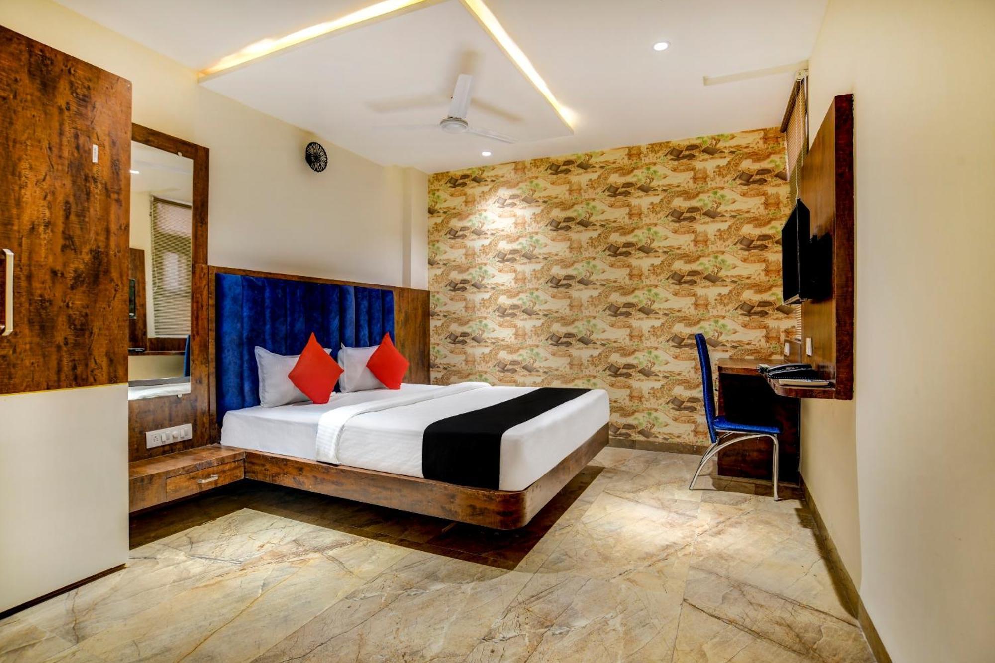 Hotel Super Capital O Abri Krishna 3*