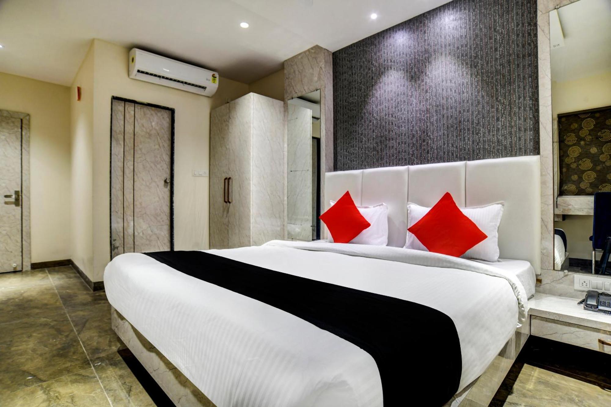 Super Capital O Abri Krishna Hotel